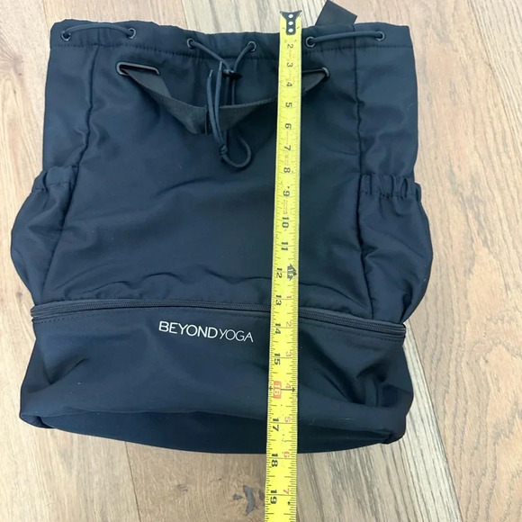 Beyond Yoga Gym Bag New Drawstring Black Convertible Bag - Picture 8 of 8